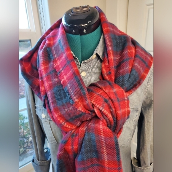 EDDIE BAUER OVERSIZE BLANKET SCARF SHAWL WRAP RED & BLUE PLAID FRINGE WOMEN OS - Picture 2 of 14